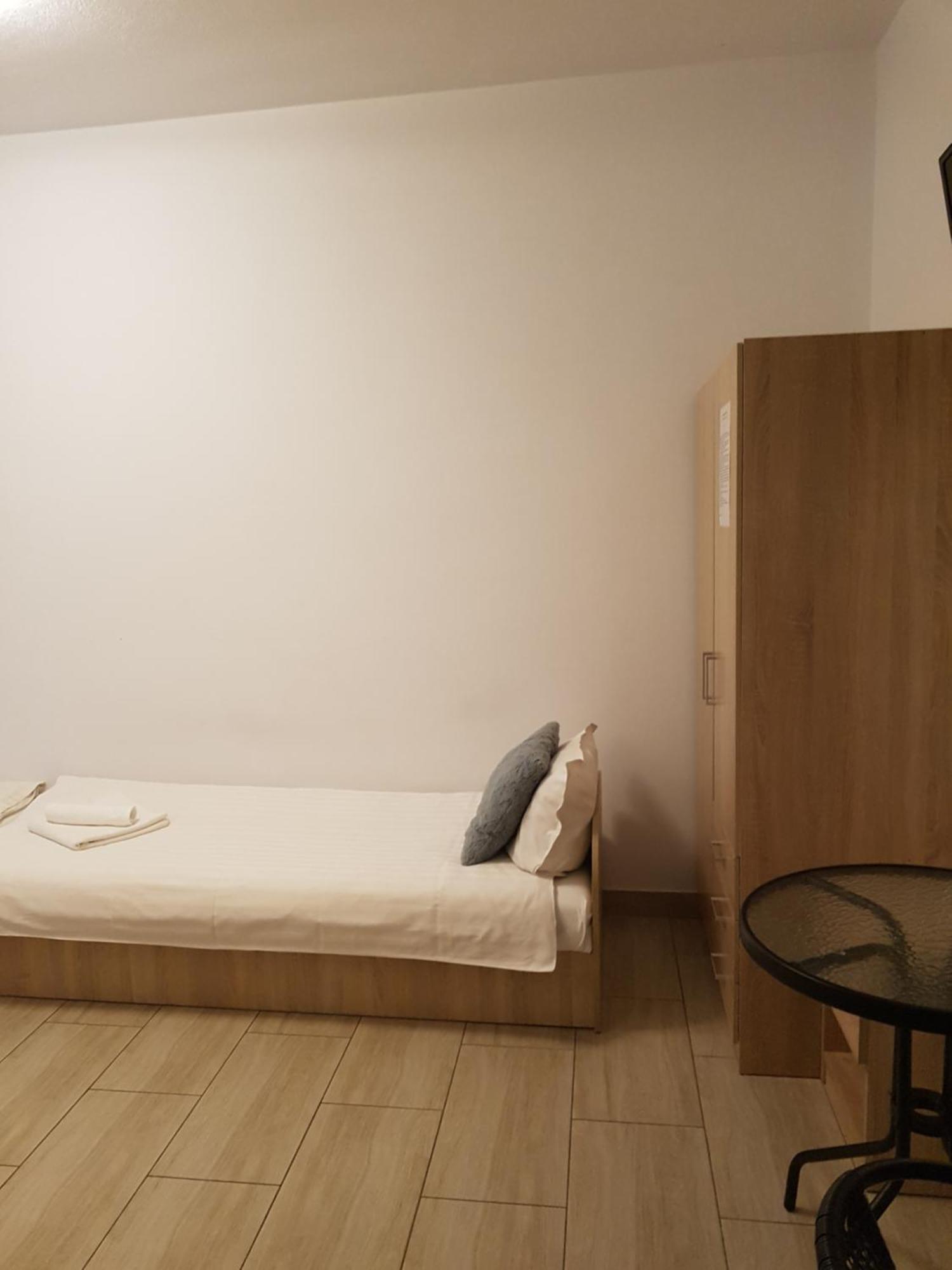 Hostel Mleczna - Metro Zacisze Warsaw Exterior photo